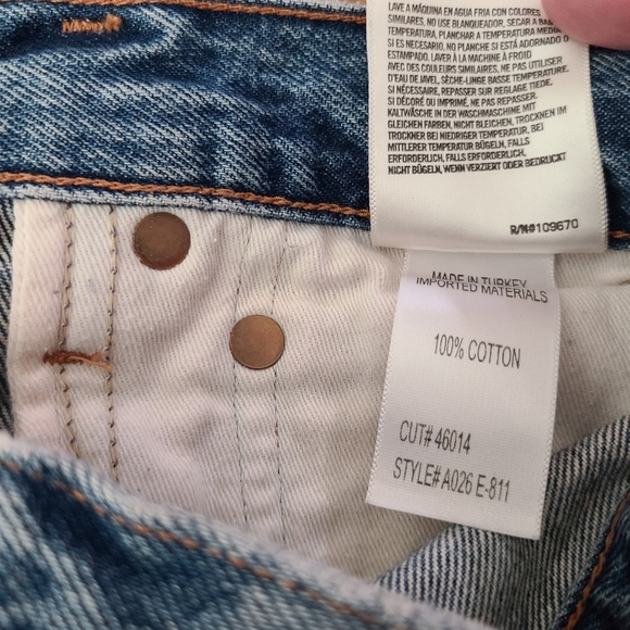 AGOLDE Shorts cut off frayed high rise women's Size 27 med wash button-up - Picture 4 of 7